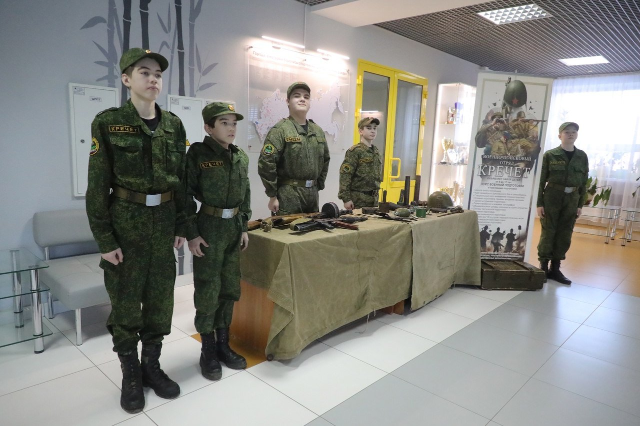 Сегодня в центре «Тюмень-дзюдо» прошел детский турнир по дзюдо, посвященный памяти Героя Советского Союза Андрея Митрофановича Кижеватова. В соревнованиях приняли участие около 300 юных спортсменов до 13 лет из 24 клубов, школ и секций дзюдо нашего города и Тюменского района.  Это добрая традиция для нашего города - турнир проходит с 1978 года.  Хочу выразить благодарность всем участникам и их тренерам за активное участие и вклад в проведение турнира.   Также я вручил награды победителям и сладкие подарки, поздравив всех не только с заслуженными успехами, но и с наступающим Новым годом!   Такие соревнования играют важную роль в сохранении исторической памяти о подвигах наших героев, воспитании патриотизма у молодежи и повышении уровня физической подготовки подрастающего поколения.   Мы продолжим поддерживать подобные инициативы, направленные на развитие спорта и укрепление духа наших детей!   #СпортВТюмени #ПоддержкаМолодыхТалантов #РазвитиеФизкультуры #ДетскийСпорт