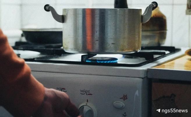 Почти весь июнь нас ждут перебои с газом. С 3 по 27 июня в регионе будут делать ремонт на газопроводе, поэтому в некоторых местах газ отключат перебои — от 8 часов до нескольких дней . Поставки топлива компаниям и вовсе прекратят. Чтобы не перегружать сети, советуют использовать газ только для готовки. Когда и где будет отключение — смотрите в графике. P.S. После ремонта все снова включат. По данным ООО «Газпром межрегионгаз Омск» ⏹