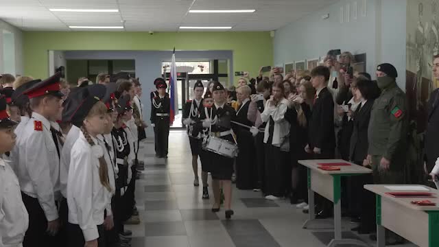 Учащиеся школы 338 приняли клятву кадетов на торжественной церемонии в Краснокурсантском сквере