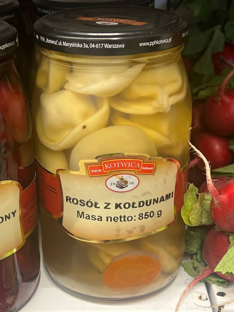 В Польше продают маринованные ПЕЛЬМЕНИ За почти килограммовую банку маринованных колдунов просят 353 рубля Для поляков это обычное блюдо которое продают с другими соленьями С каждый днем мы все дальше от бога trends