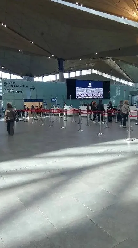 Расписание в аэропорту Пулково может корректироваться На текущий момент более 2 часов задержано более 40 рейсов Команды аэропорта и авиакомпаний делают все возможное для выполнения запланированного полетного плана Подписаться