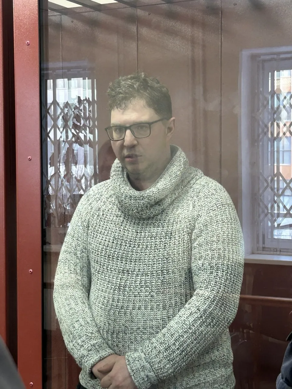 Адвоката Романа Качанова выпустили из под домашнего ареста Ленинский районный суд назначил ему запрет определенных действий сообщили It s My City в пресс службе учреждения В декабре прошло года суд отправил адвоката в СИЗО по делу Правозащитников Урала ее участников Романа Качанова Ларису Захарову и Алексея Соколова обвинили в организации деятельности международной организации признанной нежелательной на территории России 12 февраля суд сменил меру Качанову пресечения с заключения под стражу на домашний арест Подробнее по ссылке tinyurl com y4abp4ch