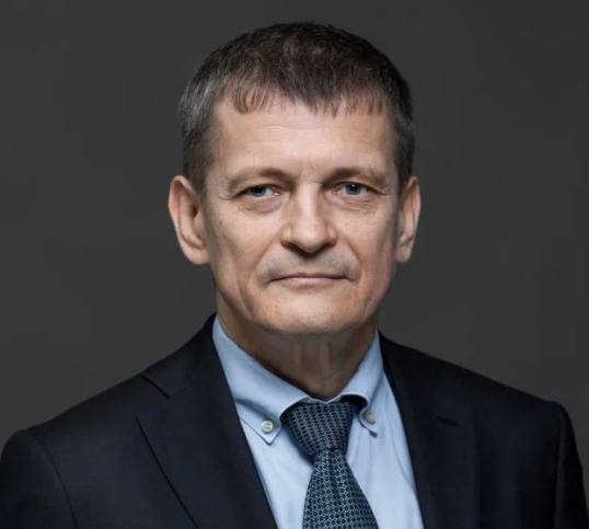 Заместитель губернатора Пётр Банников проведёт личный приём граждан 24 июня • Приём начнётся в 9:30 и пройдёт в рамках взаимодействия с жителями, чьи вопросы не удалось решить на местном уровне. • Пётр Банников курирует вопросы правопорядка, взаимодействия с правоохранительными органами, архивного дела, мобилизационной подготовки, безопасности, ЗАГСов и деятельности мировых судей. • На приём могут записаться жители Нижегородской области, а также другие граждане РФ и иностранцы, законно находящиеся в регионе. • Запись осуществляется в приёмной по адресу: Нижний Новгород, ул. Костина, 2. Телефоны: 8 831 439-04-98, 430-96-39. • Запись прекращается за 5 рабочих дней до даты приёма. Подробнее