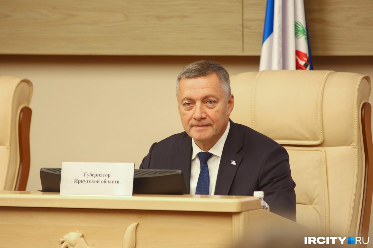 Кобзев доукомплектовал правительство Иркутской области Губернатор Игорь Кобзев подписал документы о назначении новых членов правительства региона Заместителем председателя по экономическому блоку стал Александр Анчугин а социальный блок возглавит Наталья Дикусарова ранее вице спикер Заксобрания Министром финансов назначена Екатерина Багайникова до этого она занимала должность замминистра экономики и финансов Московской области Эксперты отмечают что и Дикусарова и Багайникова обладают высоким профессиональным уровнем Кобзев также сообщил что заседания правительства теперь будут проходить еженедельно по вторникам чтобы оперативнее решать вопросы Напомним губернатор решил сам возглавить кабинет министров не назначая отдельного председателя правительства Ircity теперь в MAX