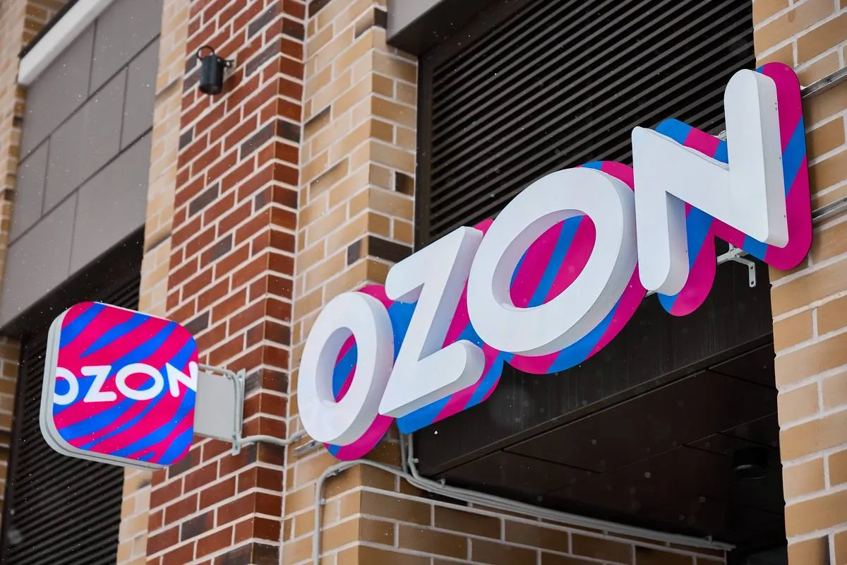 ФАС предупредила Ozon за платную маркировку Оригинал Федеральная антимонопольная служба выдала предупреждение Ozon платная услуга по проставлению знака Оригинал на карточках товаров создаёт у покупателей впечатление о проверке подлинности тогда как сама маркировка лишь платная опция и не гарантирует достоверность сведений о товаре kvadratnymaster   max ru kvadratnymaster Фото ТАСС