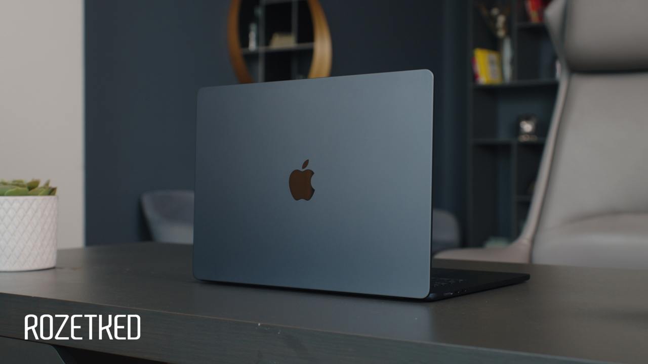 MacBook Air  Wi-Fi + Cellular   Apple рассматривает возможность добавления в MacBook поддержки сотовой связи, пишет Bloomberg.  Правда, релиз этого обновления стоит ждать не раньше 2026 года, так как за сотовую связь в таких MacBook будет отвечать второе поколение модема собственной разработки Apple — первое поколение чипа ожидается в следующем году.  После MacBook сотовую связь может получить и Vision Pro.  rozetked.me/news/36593