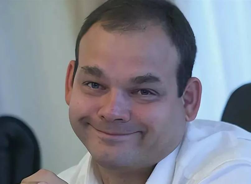 Дмитрий Кудинов покидает администрацию Долгопрудного Замом главы Кудинов пробыл недолго назначение было в мае этого года Отвечал за ЖКХ Ему когда то пророчили кресло главы но он им не стал Как видим и замом не получилось