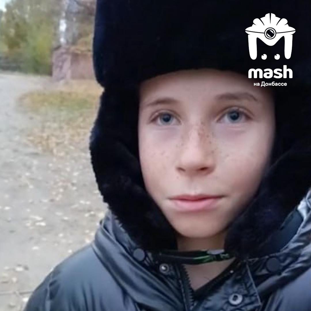 Мальчик из Старобельска пропал по дороге в школу.  Вчера утром 13-летний Дмитрий Кривошея сложил тетради в тёмно-серый рюкзак, надел чёрную куртку, шапку и вышел из дома. Позже классная руководительница получила от ученика сообщение, что на занятия он не придёт. Когда позвонила отцу, тот оказался не в курсе происходящего. К тому моменту телефон Димы уже был отключён.   Проблем в семье и со сверстниками у ребёнка не было. Учителя о нём отзываются хорошо, с успеваемостью тоже всё нормально.