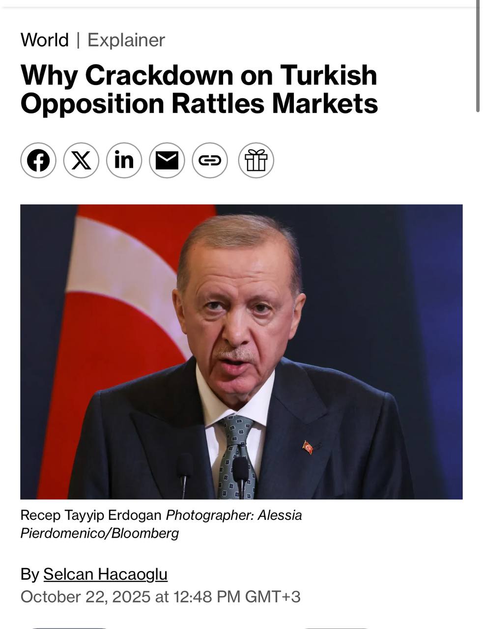 Bloomberg вышел со статьёй об экономике Турции Судебное давление потрясло турецкие рынки Судебные операции президента Эрдогана против оппозиции вызывают резкие распродажи турецкой лиры и на фондовом рынке Самый большой обвал произошёл после ареста мэра Стамбула Экрема Имамоглу в марте Восприятие того что Эрдоган использует суд как оружие чтобы устранить соперников на выборах вызывает беспокойство у инвесторов По данным Bloomberg турецкая лира в этом году показала вторую худшую динамику среди валют развивающихся рынков Во время резких распродаж в марте Центральный банк потратил 50 миллиардов долларов резервов чтобы поддержать курс Стабильность единоличного правления Эрдогана теперь стала символом институционального разложения и политических рисков для инвесторов