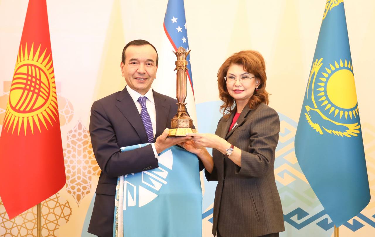 Андижан станет культурной столицей тюркского мира в 2026 году Такое решение было принято на 42 м заседании Постоянного совета ТЮРКСОЙ которое состоялось в Актау Казахстан нынешней культурной столице тюркского мира Статус культурной столицы ежегодно присваивается одному из городов тюркоязычных стран В течение года в этом городе проводятся фестивали концерты выставки и научные конференции которые помогают представить и популяризировать богатство культуры традиций и искусства тюркского мира Это не первый раз когда город из Узбекистана получает такой статус В 2020 году культурной столицей тюркского мира становилась Хива Подписывайтесь на Repost Прислать новость