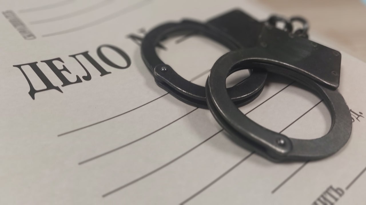 19 летнего южноуральца задержали за незаконное хранение взрывчатых веществ Преступление будет квалифицировано как покушение на совершение теракта По данным источника сотрудники регионального УФСБ изъяли у задержанного компоненты для изготовления самодельного взрывного устройства Центральный районный суд арестовал обвиняемого на два месяца Известно что он нигде не работает За преступления террористической направленности предусмотрено наказание вплоть до пожизненного срока Подписывайтесь на Вести Южный Урал в MAХ