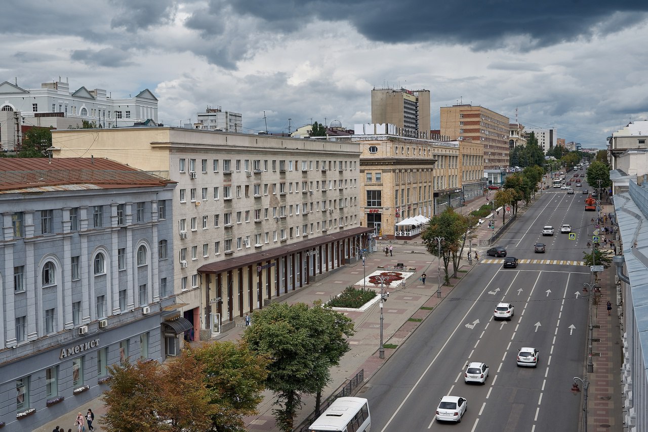 В Курске продолжают ограничивать работу мобильного интернета для обеспечения безопасности граждан Как объяснили в правительстве региона, меры применяются в определенных локациях и на конкретные промежутки времени, а длительность отключения зависит от оперативной обстановки. Напомним, что по поручению врио губернатора Александра Хинштейна вопрос создания зон с бесплатным Wi-Fi уже прорабатывается администрацией города и операторами связи. Фото из архива.