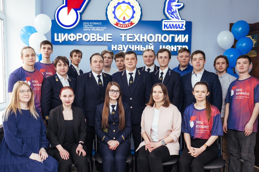 КузГТУ стал победителем конкурса Российского научного фонда и получил грант 78 млн рублей Кластер инновационного машиностроения Кузбасского государственного технического университета им Т Ф Горбачева выиграл грант 78 млн рублей из них 18 млн рублей выделит индустриальный партнер и заказчик проекта ПАО КАМАЗ Средства направят на создание интеллектуальной системы прогнозной диагностики транспортных средств Работа будет проводиться в рамках нацпроекта Промышленное обеспечение транспортной мобильности При реализации проекта будет использоваться только отечественная элементная база и оригинальные алгоритмы Коллектив ученых КузГТУ займется разработкой комплекса программно аппаратных решений для мониторинга состояния ключевых узлов и агрегатов транспортного средства в режиме реального времени   kuzzbas ru news economy 76923 html