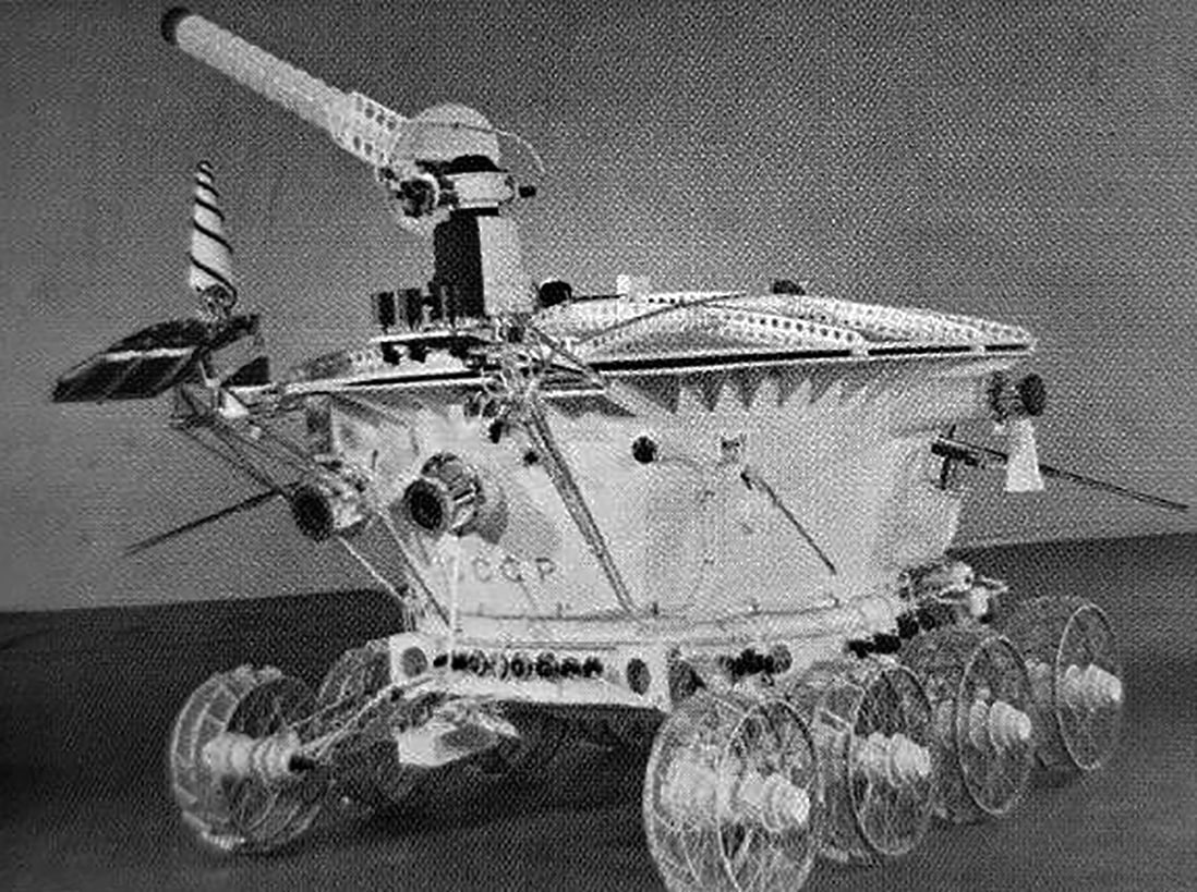 Кто подарил луноходу ноги 55 лет назад 17 ноября 1970 года по поверхности Луны начал свой путь первый в мире автоматический самоходный аппарат Луноход 1 Это историческое событие стало возможным благодаря работе тысяч инженеров и ученых по всей стране Один из ключевых вкладов в этот успех принадлежал специалистам института ВНИИТрансмаш из Санкт Петербурга который входит сегодня в КонцернУВЗ Танкостроители чей основной опыт лежал далеко от космоса в создании бронированных машин подарили луноходу ноги и тем самым навсегда вписали свое имя в историю космонавтики Что общего у планетохода и танка Какие еще планеты покоряли роботы созданные в санкт петербургском институте и какие земные подвиги совершали Читайте на канале УВЗ в Дзен dzen ru a aRrHe8twZBjVuW5c