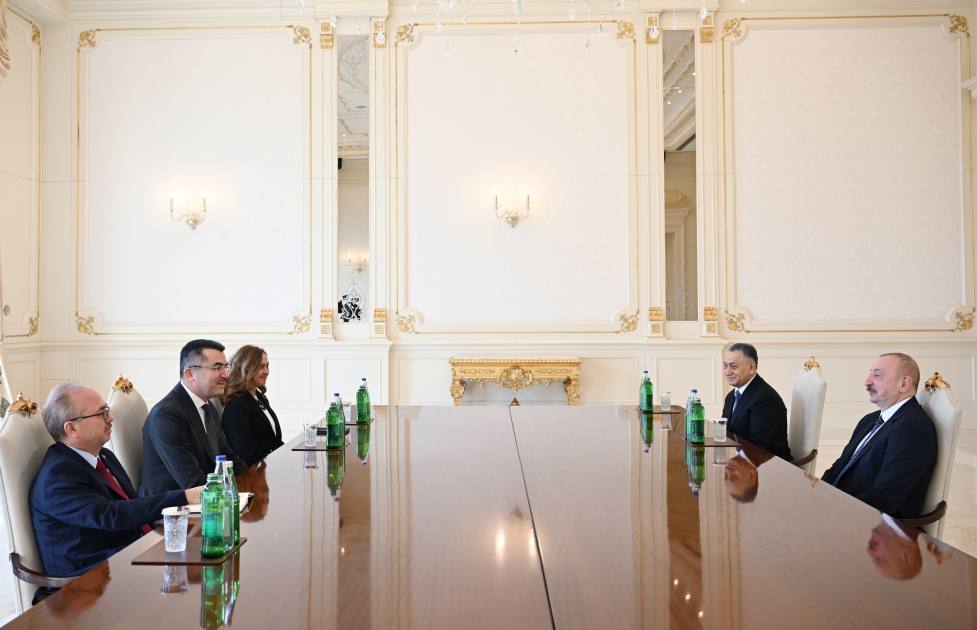 Президент Ильхам Алиев принял генсека Совета нацбезопасности Турции Окая Мемиша Глава государства коснулся значения того, что свой первый визит после назначения на пост генерального секретаря Совета национальной безопасности Турции Окай Мемиш совершает в нашу страну, и выразил надежду, что этот визит будет успешным. Окай Мемиш, в свою очередь, выразил удовлетворение тем, что свой первый визит после назначения на эту должность совершает в братский Азербайджан. В ходе беседы было выражено удовлетворение углублением братских и союзнических отношений между нашими странами во всех областях. Подчеркнуто, что теплые отношения между президентом Азербайджана Ильхамом Алиевым и президентом Турции Реджепом Тайипом Эрдоганом вносят большой вклад в дальнейшее расширение двустороннего сотрудничества. На встрече было отмечено успешное взаимодействие наших стран по всем направлениям, в том числе в вопросах, связанных с безопасностью.