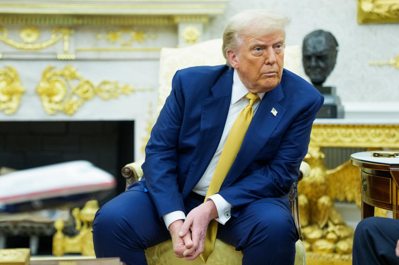 Politico: Британцы видят в действиях Трампа главную угрозу безопасности страны  Терроризм и Китай в списке находятся только на втором и третьем местах соответственно, слегка уступая главному оранжевому кошмару британцев, сообщает издание Politico со ссылкой на исследование компании J.L. Partners.  Согласно результатам исследования, 33% опрошенных видят в действиях американского лидера наибольшую угрозу национальной безопасности. Тех, кто больше всего опасается терроризма и Китая, меньше: 32% и 25% соответственно.  Вместе с тем уровень недоверия британских граждан к США за последний год вырос в полтора раза, с 26% до 41%, свидетельствуют данные исследования.  «Резкие перемены произошли после бурного года в американской политике, включая возвращение в январе Дональда Трампа в Белый дом», – пишет газета.   : Aaron Schwartz - Pool via CNP / Keystone Press Agency / Global Look Press  #Новости