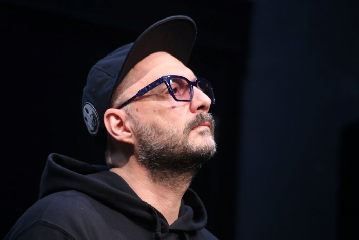 Кирилл Серебренников снимет фильм с Луи Гаррелем Режиссер Кирилл Серебренников начал съемки своей первой картины на французском языке Après «После» . Известно, что на главные роли уже утверждены французские актеры Луи Гаррель, Людивин Санье, Фанни Ардан, Венсан Макен и Гийом Гальенн. Подробности сюжета создатели пока не раскрывают. Однако в команде проекта заявлены продюсеры Илья Стюарт и Александр Фомин, оператор Роман Васьянов и художники Владислав Огай, Люся Королькова и Татьяна Долматовская. Все они уже работали с Серебренниковым над байопиком «Лимонов. Баллада об Эдичке». Напомним, 13 мая состоялось открытие 78-го Каннского кинофестиваля. На нем вне конкурса представят фильм Кирилла Серебренникова «Исчезновение Йозефа Менгеле». Кинокартина рассказывает о знаменитом медике-нацисте, проводившем опыты на узниках Освенцима. Главную роль в картине исполнил Аугуст Диль, ранее снявшийся в фильме «Мастер и Маргарита» Михаила Локшина. Фото: Валерия Новокрещенова Поддержать донатом