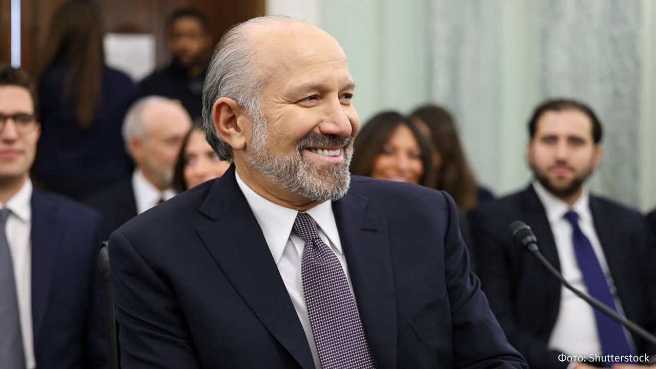 Министра торговли США Говарда Лютника освистали на ужине в рамках Всемирного экономического форума в Давосе пишет Financial Times со ссылкой на очевидцев Собрание переросло в скандал из за агрессивных высказываний Лютника сопровождавшихся насмешками на фоне призывов к спокойствию со стороны Ларри Финка из BlackRock ведущего мероприятия и временного сопредседателя ВЭФ говорится в материале Сообщается что спор возник на фоне заявлений министра торговли США что миру следует сосредоточиться на угле как источнике энергии а не на возобновляемых источниках и пренебрежительно отозвался о Европе Кроме того по словам присутствующих президент Европейского Центробанка Кристин Лагард даже покинула зал во время выступления IZ RU в Telegram в MAX