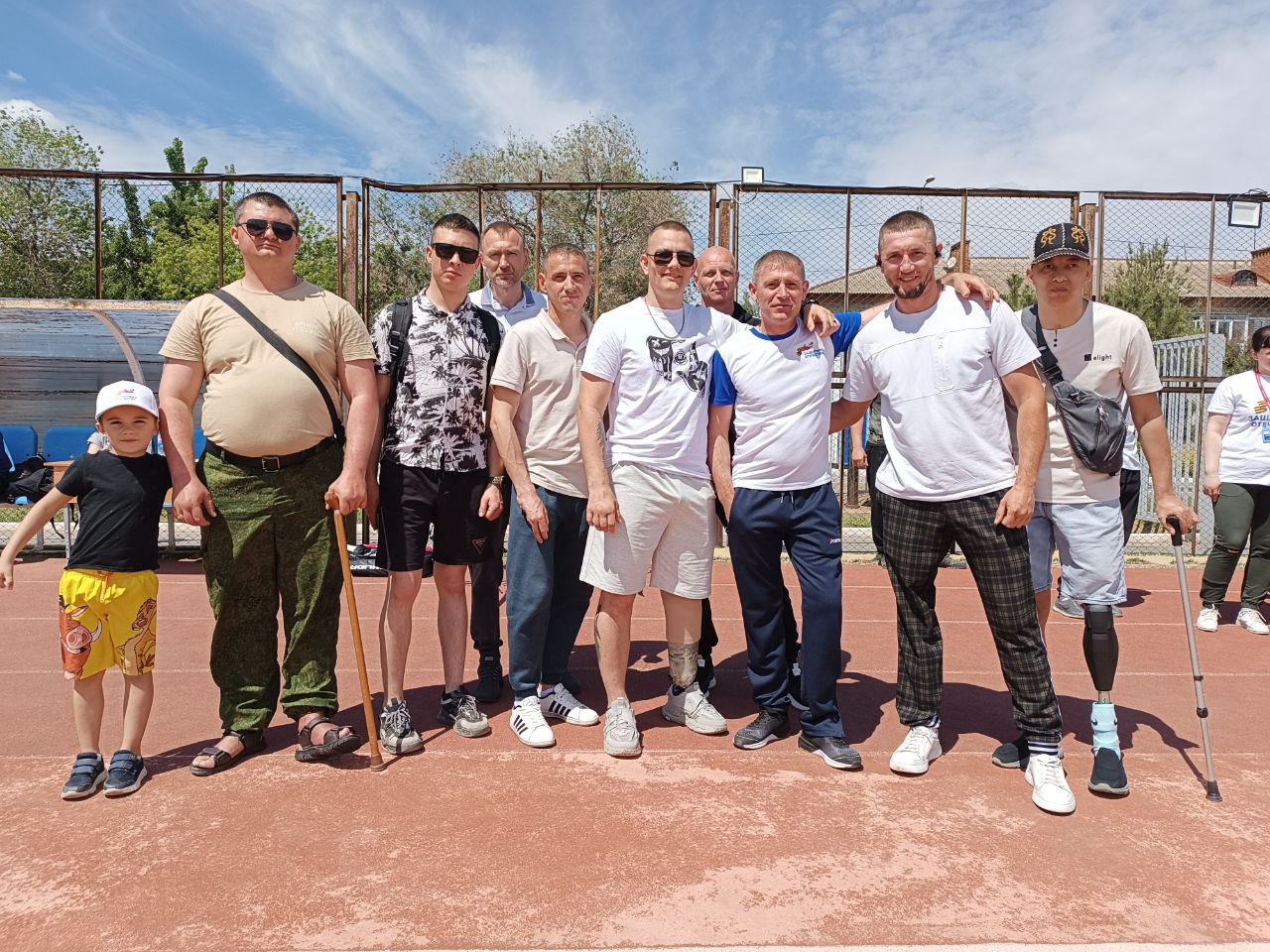 Городской «Кубок Защитников Отечества» состоялся! Организаторы соревнований – филиал фонда «Защитники Отечества» по Волгоградской области, комитет по физической культуре и спорту администрации Волгограда, региональное отделение Общероссийской общественной организации «Всероссийская Федерация спорта лиц с поражением опорно-двигательного аппарата» в Волгоградской области. В соревнованиях приняли участие более 50 ветеранов специальной военной операции, имеющие инвалидность или получившие травмы и ранения. Соревнования прошли по направлениям: - дартс, - стрельба из лука, - стрельба из электронного оружия, - настольный теннис, - гиревой спорт. #Защитника отечества
