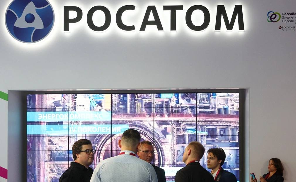 #поглощения    «Росатом» планирует купить 50% компании — производителя телеком-оборудования ООО «Файбертрейд»  бренд Future Technologies   Компания оценена в 7 млрд руб.  Госкорпорации сделка необходима для выполнения требования о переходе на российское телеком-оборудование    Подписаться