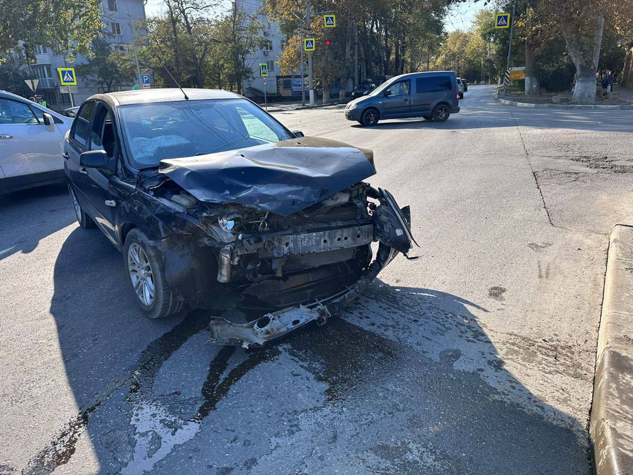 Маленький ребёнок пострадал в ДТП в Керчи  Как стало известно, примерно в 15:00 водитель автомобиля Ford Focus, двигаясь по улице Генерала Попова, при повороте не уступила дорогу и столкнулась с Chery Tiggo, сообщили в прокуратуре Крыма.   В результате ДТП несовершеннолетнего пассажира «китайца» с травмами доставили в больницу.  Фото: прокуратура Крыма