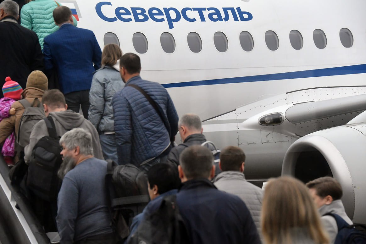 Авиакомпания Северсталь впервые запустит рейсы по маршруту Петрозаводск Минск В следующем году планируется запуск прямого авиасообщения между Петрозаводском и Минском О договоренности с Авиапредприятием Северсталь 24 октября сообщил глава Карелии Артур Парфенчиков Белоруссия очень популярна у жителей Карелии многие любят проводить там отпуск навещают родных Очень рад что нам удалось решить этот вопрос написал господин Парфенчиков Рейсы запустят с 1 мая и будут выполнять раз в неделю до 15 сентября уточнили в пресс службе главы Карелии Фото Ирина Бужор Коммерсантъ kommersant spb