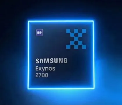Exynos 2700 засветился в Geekbench почти за год до релиза в Galaxy S27 Грядущий флагманский чип Samsung Exynos 2700 неожиданно появился в базе Geekbench задолго до официального анонса По слухам именно он станет основой для линейки Galaxy S27 которая выйдет только в 2027 году Судя по утечке процессор с номером S5E9975 получит нестандартную архитектуру CPU