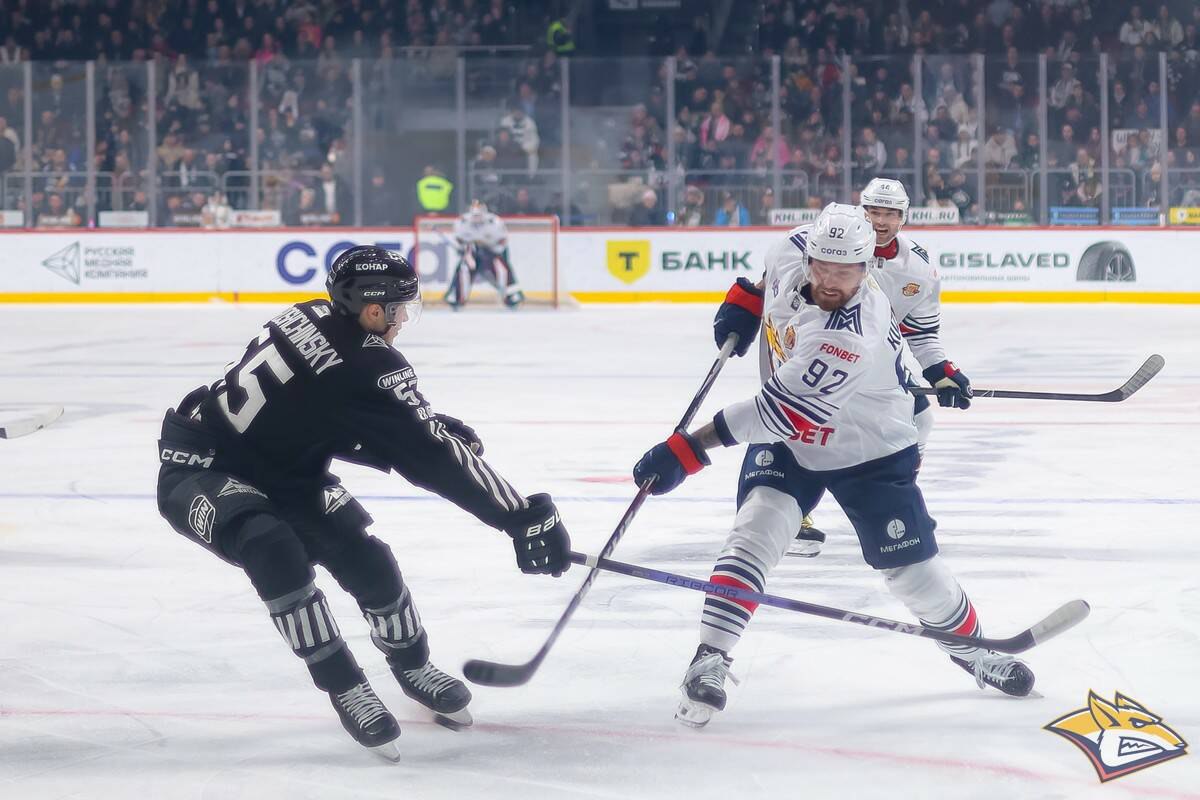 Кузнецов помещен на драфт отказов откуда его может забрать Салават Юлаев Сегодня Металлург отправил нападающего Евгения Кузнецова в список отказов КХЛ Отметим в течение 48 часов его может забрать другой клуб По данным некоторых источников 33 летним форвардом интересуется Салават Юлаев Евгений Кузнецов пополнил ряды магнитогорского клуба в начале сезона 2025 26 За уральцев он отыграл 15 матчей и заработал 9 девять очков забросив одну шайбу и отдав восемь результативных передач Читать полностью