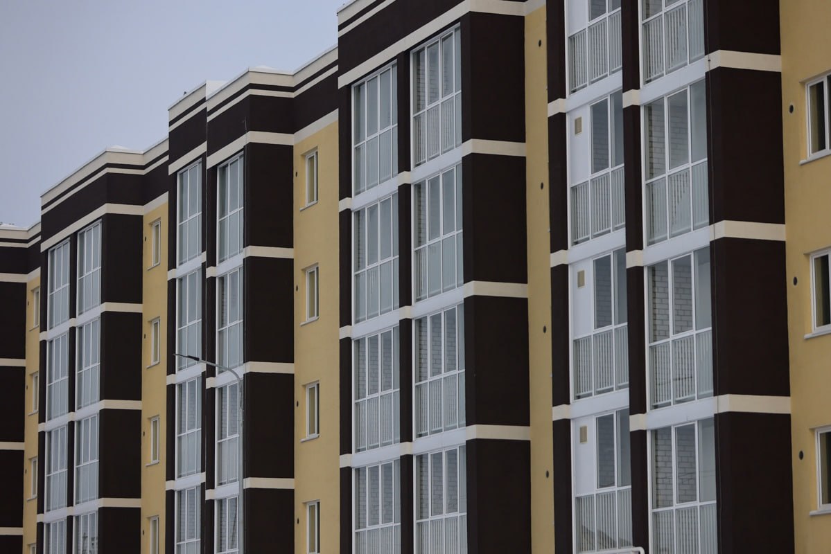 На помощь семьям в покупке жилья в Татарстане направят 23 миллиарда Субсидии направят молодым семьям бюджетникам и тем кто претендует на получения жилплощади с госпомощью Планируется что в рамках программы построят 150 6 тысячи квадратов жилья Вечерка в MAX в Telegram