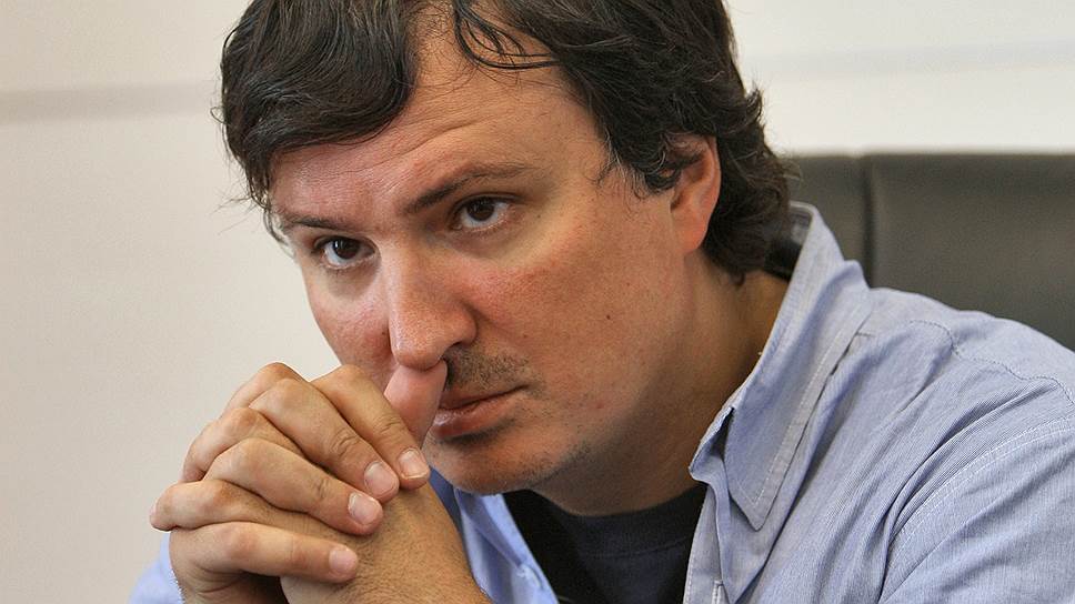 Экс совладелец банка Траст Николай Фетисов получил заочно 8 лет колонии Приговор в отношении финансиста вынес Басманный суд Москвы Его признали виновным в выводе из кредитной организации 14 миллиардов 600 миллионов рублей Также к восьми годам приговорили и второго подсудимого бывшего акционера Траста Сергея Беляева В самом начале расследования дела он и Фетисов были допрошены как свидетели но потом покинули Россию По версии обвинения Фетисов создал организованную группу для хищения денег из банка Сначала он вместе с Беляевым выступая бенефициарами двух фиктивных кипрских компаний обеспечил выдачу кредитов на несуществующие инвестпроекты на 9 млрд руб Позже эти деньги не вернули После этого компаньоны вывели ещё на одну подконтрольную им кипрскую компанию 61 5 млн евробондов купленных на деньги Траста Кроме того Фетисов и Беляев смогли вывести более 11 млн евробондов на принадлежащий им офшор на Бермудских островах Подписаться на Говорит Москва Telegram VK MAX