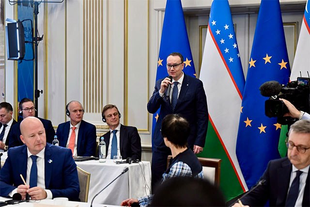 Škoda Group укрепляет сотрудничество с Узбекистаном и планирует создать совместное предприятие Компания Škoda Group продолжает активно развивать бизнес в Центральной Азии расширяя партнёрство с Узбекистаном Генеральный директор компании Петр Новотны принял участие в переговорах под руководством Президента Шавката Мирзиёева в Брюсселе Об этом 29 октября сообщила пресс служба компании   English O zbek tilida Ўзбек тилида На русском iOS Android