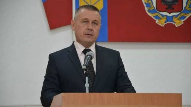 Барнаул 1 Вдова убитого главы Завьяловского района Алтайского края добилась выплаты компенсации с мэрии В пользу супруги погибшего Николая Онищенко выплачено 1 5 млн рублей Изначально истец требовала 10 млн Подписаться Прислать новость