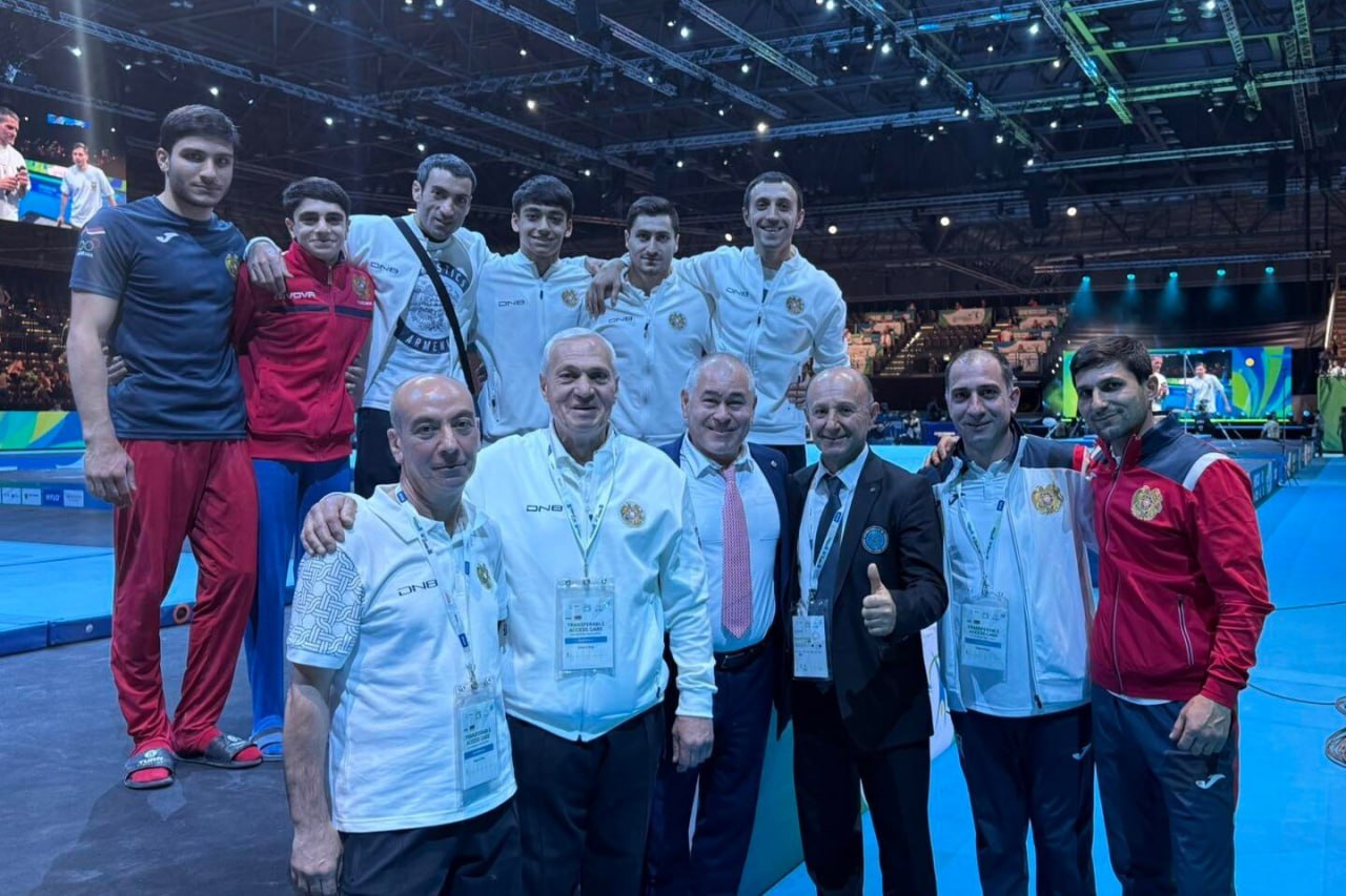 Члены сборной Армении по спортивной гимнастике успешно стартовали на чемпионате Европы. Квалификационный раунд чемпионата Европы в Лейпциге преодолели Артур Давтян прыжки с шестом , Артур Аветисян кольца , Ваагн Давтян кольца , Гамлет Манукян конь и Мамикон Хачатрян конь . Финалы состоятся 30 и 31 мая.