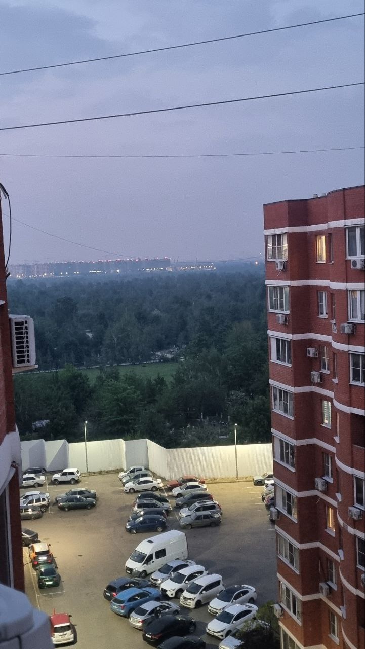 Краснодарцы жалуются на стойкий запах гари Из окон можно разглядеть дымку. На неприятный запах жалуются жители разных районов города. В ГУ МЧС по краю отметили, что в Краснодаре пожаров не зафиксировано. ⏺ А в вашем районе чувствуется? Быть в курсе Прислать новость