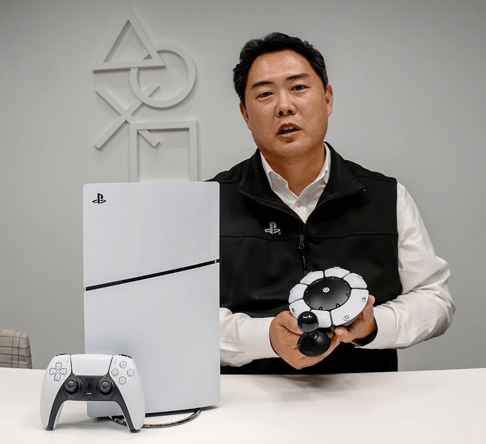Sony призналась, что уже разрабатывает PlayStation 6 Гендиректор PlayStation Хидеаки Нисино в беседе с инвесторами сказал, что физические консоли не исчезнут — большинство пользователей предпочитает «локальное оборудование», не зависящее от качества интернет-соединения. PlayStation 6 уже находится на ранней стадии разработки. Если компания сохранит семилетний цикл обновления, как это было с PS4 и PS5, то релиз PlayStation 6 может состояться в ноябре 2027 года. На днях, известный инсайдер рассказал, что компания готовит портативку с мощной интегрированной графикой на базе архитектуры UDNA. Мой Компьютер