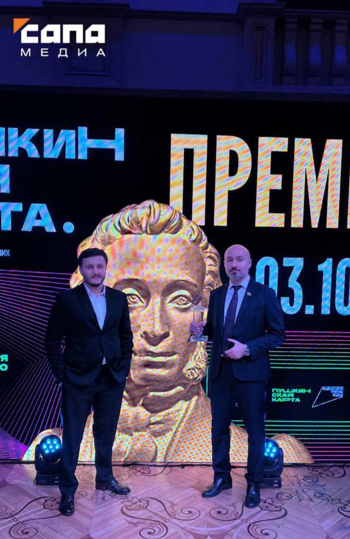 Осетинский театр лауреат премии Минкультуры России за продвижение Пушкинской карты среди молодежи Сегодня в Бетховенском зале Большого театра Москвы прошло торжественное вручение награды в номинации Лучший региональный театр Ее забрал Северо Осетинский театр им В В Тхапсаева Эта награда высокая оценка работы всего коллектива театра Мы рады что наши усилия по привлечению молодежной аудитории на спектакли стали заметны на федеральном уровне Пушкинская карта открыла новые возможности для молодых людей приобщиться к театральному искусству и мы продолжим активно участвовать в этой важной программе отметил художественный руководитель театра Гиви Валиев Осетинский театр предлагает множество постановок доступных по Пушкинской карте Это и классические произведения местных и зарубежных авторов а также комедии Организаторами церемонии выступили Минкультуры России и АНО Национальные приоритеты В мероприятии приняли участие известные деятели культуры представители заинтересованных министерств и ведомств Подписывайся на Сапа 15 Telegram МАХ
