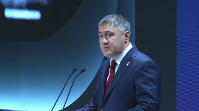 Флагманский проект — Межвузовский кампус. «Мы уже приступили к строительству», — рассказал губернатор. Кроме того, за 5 лет построили 37 школ, 27 детских садов. В следующие 5 лет будет построено ещё 60 объектов.