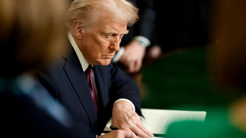 ДР Конго заключит с США сделку по минеральным ресурсам Демократическая Республика Конго ДРК уже к концу следующего месяца может заключить сделку с США по минеральным ресурсам и мирное соглашение с Руандой, призванное положить конец конфликту в восточной части ДРК, сообщает британская газета Financial Times со ссылкой на источники, близкие к переговорам, передает ria.ru.