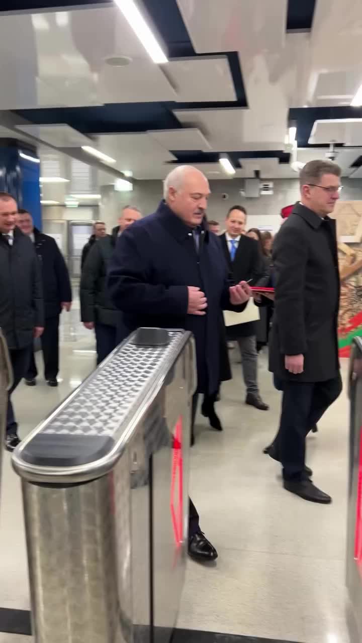 Лукашенко получил безлимитный проездной на метро в Минске