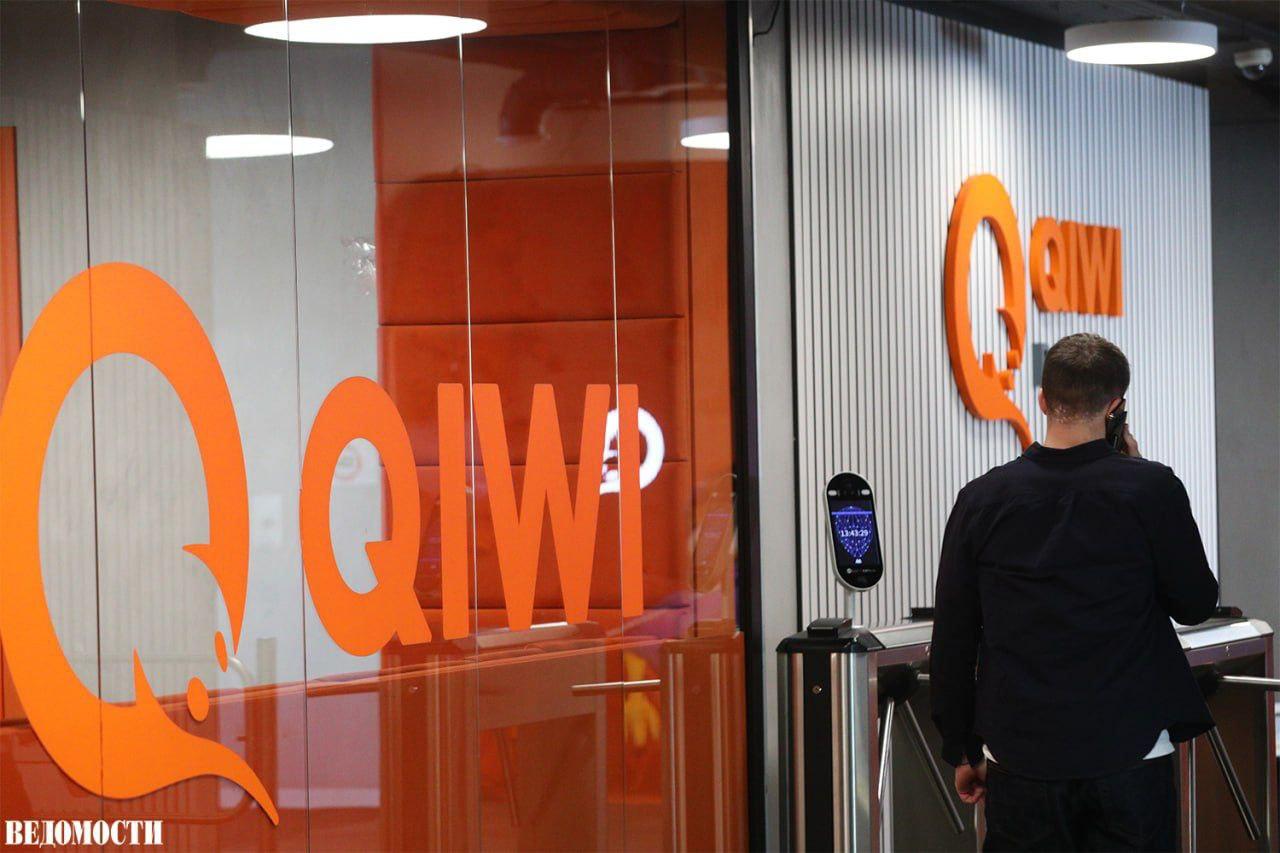 Банк Евроальянс и Киви запустили электронный кошелек Qplus Он позволит клиентам банка пользоваться его услугами внутри страны и за рубежом сообщил Ведомостям представитель сервиса По его словам пользователи с 17 декабря могут хранить денежные средства в кошельке и делать переводы по номеру телефона или банковской карты Кроме того Qplus позволит оплачивать услуги напрямую У клиентов также будет доступ к валютному счету в тенге от партнера в Казахстане Пополнение карты доступно в рублях через электронный кошелек Telegram Max