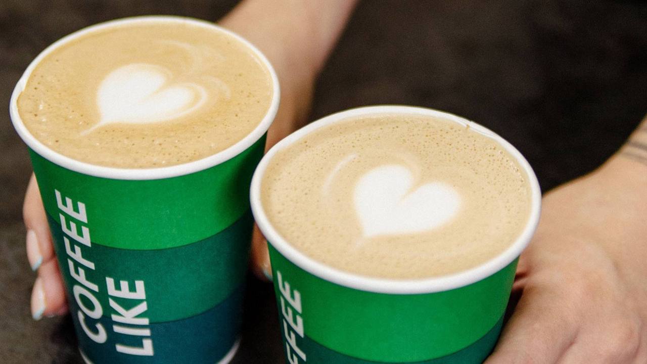 Новым гендиректором сети Coffee Like стал Алексей Чижов. Ранее он возглавлял ООО «Эй Кей Раша» — одного из крупнейших франчайзи Rostic’s ранее — KFC . По мнению экспертов, смена топ-менеджера была необходима для повышения эффективности бизнеса. Чижов заявил, что работает в компании уже три месяца и его «пригласили, чтобы кратно масштабировать бизнес». Точка роста