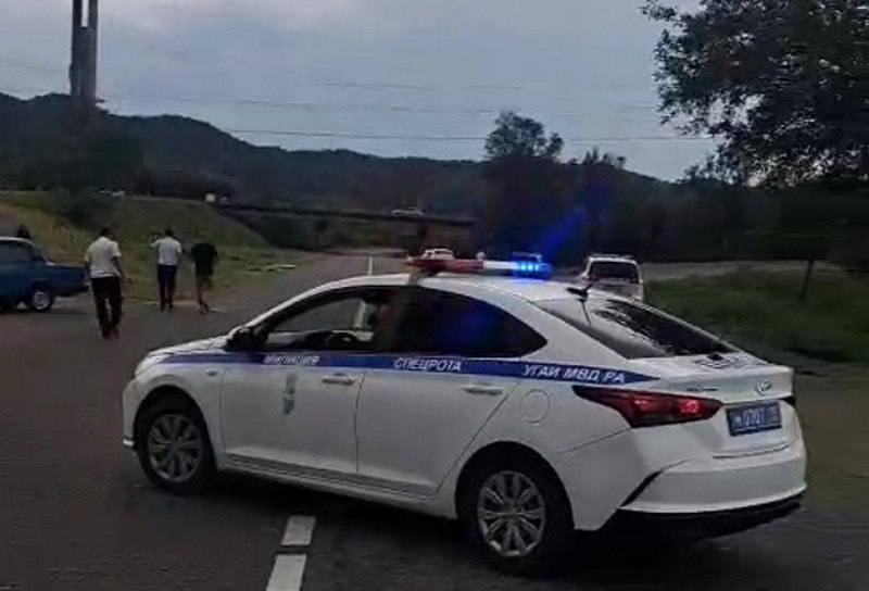 Дорога в направлении Рицинского реликтового национального парка полностью перекрыта.  Об этом сообщает пресс-служба МВД.   ‼ Движение автотранспорта в Бзыбском ущелье остановлено в связи со сходом селя. На месте работают экстренные службы.  Апсныпресс   Instagram Facebook   Дзен