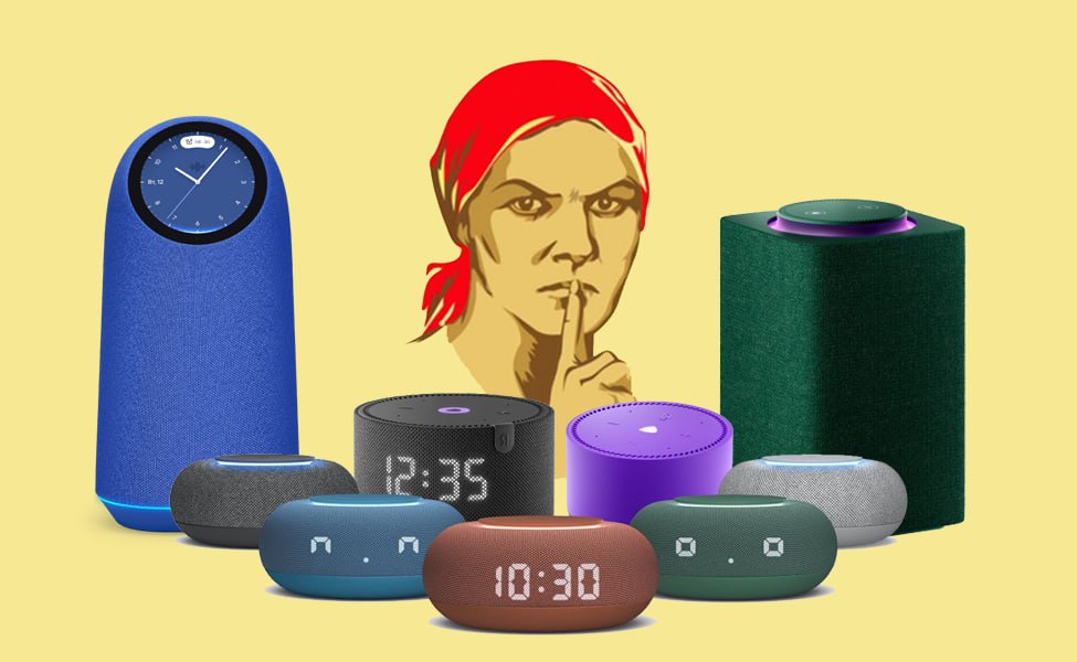 Не болтай в Роскачестве рассказали об опасности умных колонок По мнению специалистов Роскачества не стоит обсуждать рядом с умными колонками важные темы а если это необходимо отключать микрофон Чтобы сохранить свою конфиденциальность лучше воздерживаться от обсуждения чувствительной информации в непосредственной близости от умных устройств Принцип их работы предполагает постоянный анализ звукового окружения Учитывайте также что любая фоновая речь может фиксироваться и использоваться для формирования точного профиля пользователя включая интересы повседневные привычки и даже маршруты подчеркнул руководитель Центра цифровой экспертизы Роскачества Сергей Кузьменко Эксперт советует отключать микрофон всякий раз когда колонка не используется и систематично проверять разрешения доступ к которым запрашивают устройства умного дома То же самое касается камер ноутбуков объектив которых лучше прикрывать iguides