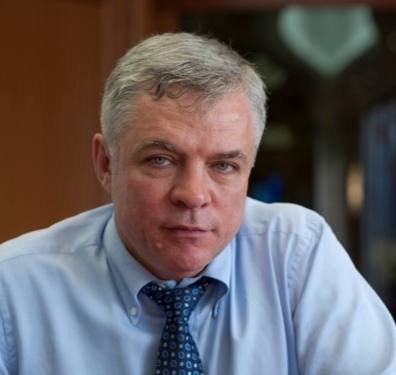 Умер вице-президент «Транснефти» Андрей Бадалов, — Mash Он выпал из окна своей квартиры на Рублевском шоссе. На месте работают следователи.