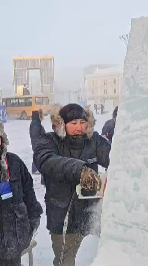В Якутске стартовал конкурс ледовых скульптур 'Бриллианты Якутии'