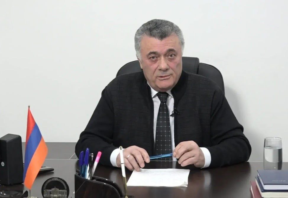 Задержан экс-депутат армянского парламента Рубен Акопян   Основанием для этого стало интервью Акопяна в одном из СМИ от 1 июля, в котором он, по информации Следкома, озвучил "публичные призывы к захвату власти в Армении".