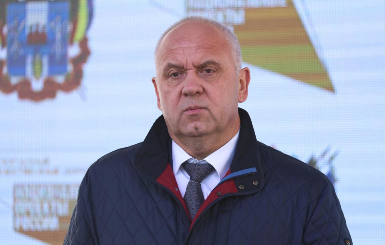 В доход государства изъяли имущество бывшего заместителя губернатора Ростовской области Собственность Владимира Окунева передана по иску Генеральной прокуратуры РФ Документ также касается его бывшего заместителя Светланы Шаповаловой и их родственников сообщается на сайте инстанции В доход государства обращены 36 объектов недвижимости в Москве и Ростовской области среди которых 5 квартир в элитных жилых комплексах 25 грузовых и премиальных транспортных средств более чем на 600 млн рублей отметили в прокуратуре Там добавили что в казну РФ также взыскано свыше 100 млн рублей составляющих эквивалент проданного имущества Подписаться на Говорит Москва Telegram VK MAX