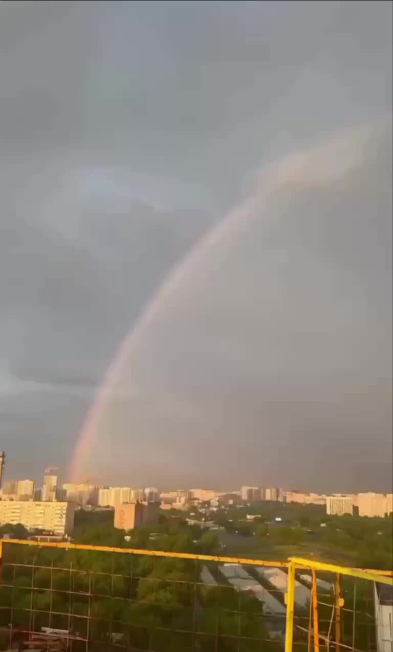 Двойная радуга украсила небо над Мурино и Москвой
