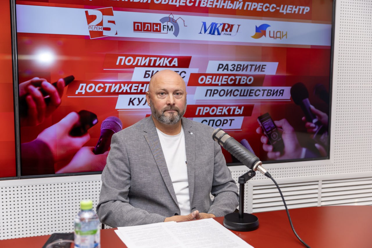 Разработана проектная документация по продлению улицы Кузбасской дивизии до улицы Киселева в Пскове По улице Кузбасской дивизии уже разработана проектная документация на продление ее до улицы Киселева Этот объект уже у нас включен во все запросы в федеральный центр Сейчас прорабатывается вопрос привлечения федерального финансирования Объект важный нужный рассказал министр транспорта и дорожного хозяйства Станислав Стармолотов СказаноНаПЛНFM