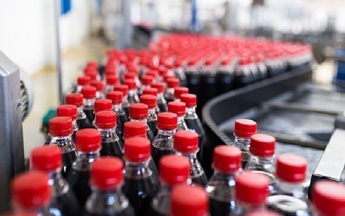 В Узбекистане за 10 месяцев произведено напитков на 24 9 трлн сумов За первые десять месяцев 2025 года в Узбекистане произведено напитков на общую сумму 24 9 трлн сумов сообщает Национальный комитет статистики Лидером по объёмам производства остаётся город Ташкент 15 4 трлн сумов за ним следуют Ташкентская область с 4 3 трлн сумов и Хорезмская область 2 1 трлн сумов В других регионах показатели значительно ниже Наманганская область 1 2 трлн сумов Самаркандская 496 8 млрд сумов Бухарская 474 млрд сумов Республика Каракалпакстан 370 3 млрд сумов Менее 250 млрд сумов произведено в Кашкадарьинской 203 6 млрд сумов Ферганской 143 млрд сумов Андижанской 128 1 млрд сумов Сурхандарьинской 103 4 млрд сумов Сырдарьинской 75 млрд сумов Джизакской 49 7 млрд сумов и Навоийской 21 1 млрд сумов областях ТГ канал uzbekCTM